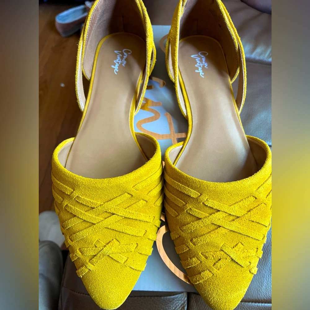 New Crown Vintage Suede Woven Cutout Flats